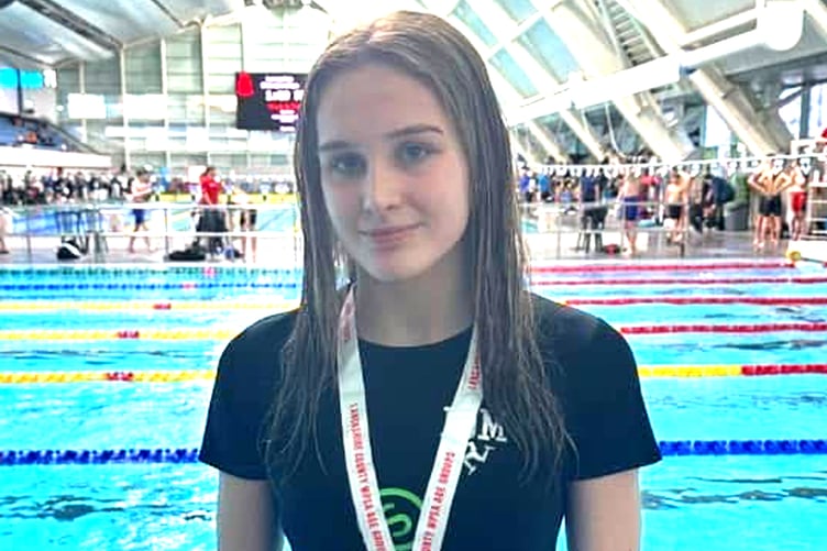 Chloe Batty claimed an impressive silver medal in the 17-and-over 50m breaststroke final