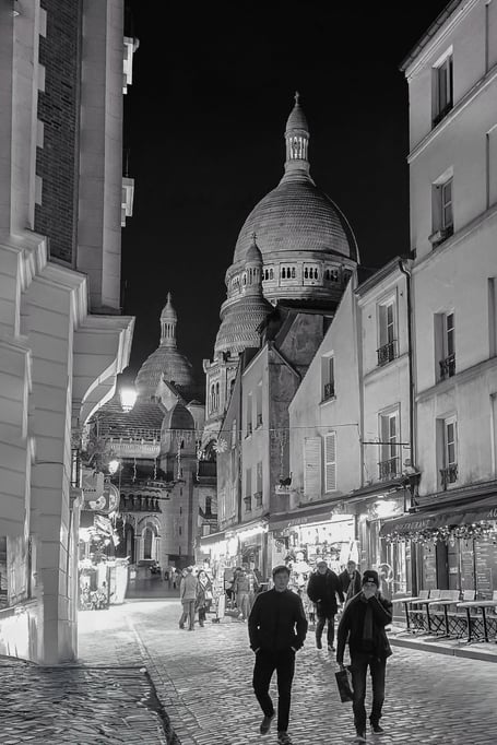 Winning image in the Mobile Phone Competition was 'Le Bassilique Du Sacre Cour' by Martin Sanderson