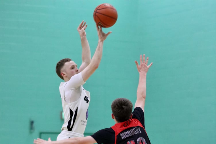 Tom Dalton-Brown soars from outside the arc for Jets as Ravens rookie Zac Hand closes out on defence during Thursday evening's Senior League clash at the NSC (Photo: Martin Dunne)