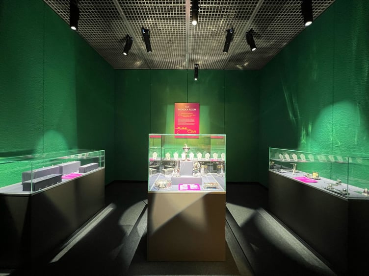 A room displaying a selection of Knox's smaller artefacts