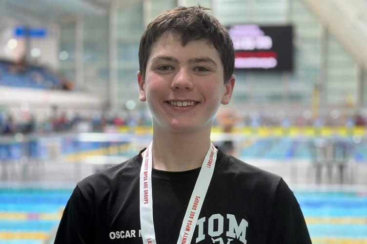 Oscar Maddrell with his 400m freestyle gold medal on the
second day of the 2025 Lancashire Championships