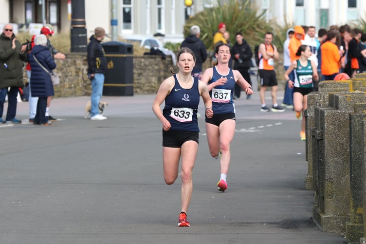 Rebecca Flaherty of Oxford University on her way to winning the Outback 5k race on Sunday which sealed the overall women's victory in the festival (Photo: Dave Kneen Photography)