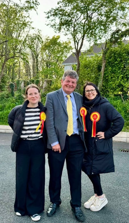 David with daughters Julie and Sarah (right) 