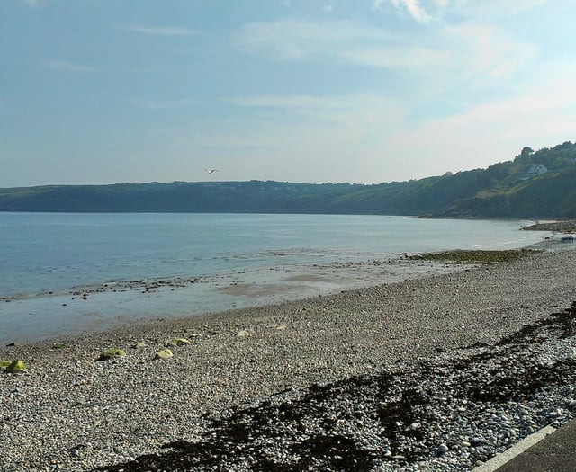Paddle boarders towed to safety