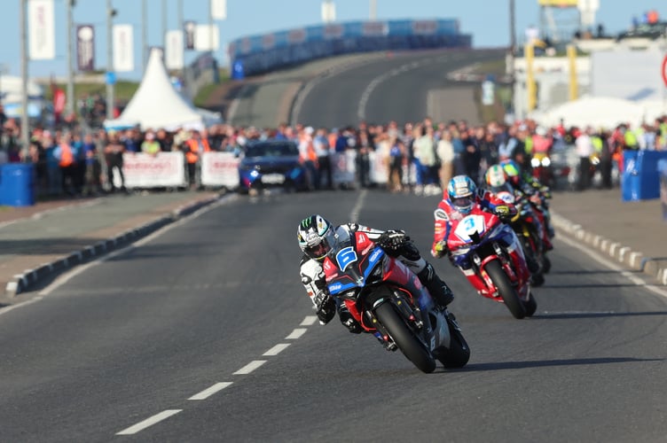 08/05/2025: Michael Dunlop and Dean Harrison, North West 200 Supersport Race. PICTURE BY DAVE KNEEN PHOTOGRAPHY.