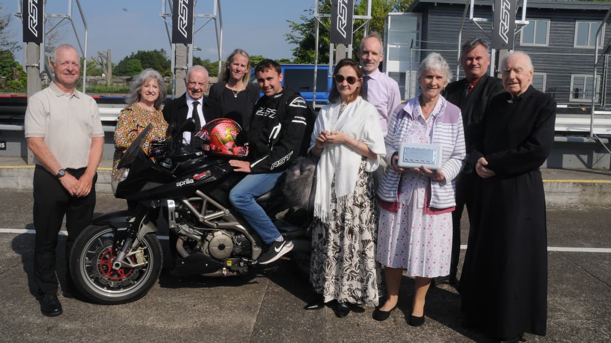 Tt Former Riders Isle of Man TT: Former rider takes poignant final lap of Mountain ...