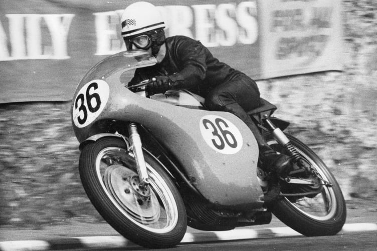 Mike Kelly on his way to third in the 1964 Senior MGP on the Francis Beart Norton