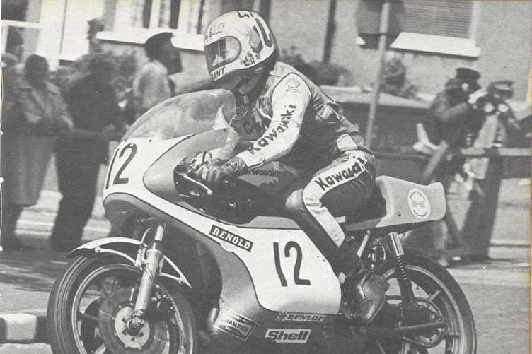 Mick Grant at the foot of Bray Hill on the 750cc Kawasaki triple on his way to breaking the outright lap record with an average speed of 109.82mph