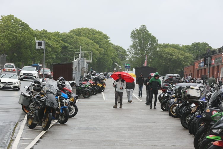 Wet TT Grandstand pitlane (Photo: Callum Staley/CJS Photography)