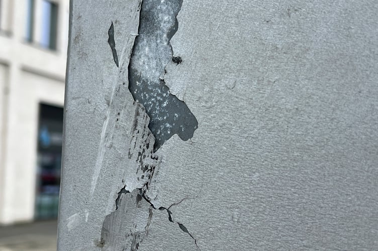 Peeling protective exterior coating on Three Legs lighting column