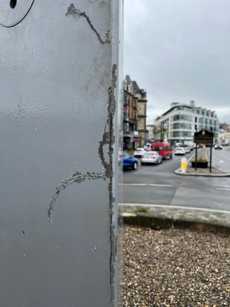 Damage to the Three Legs lighting column