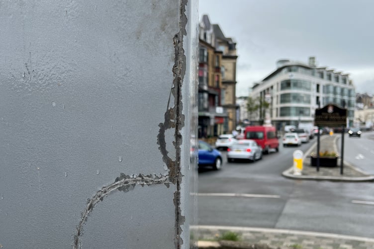 Damage to the Three Legs lighting column