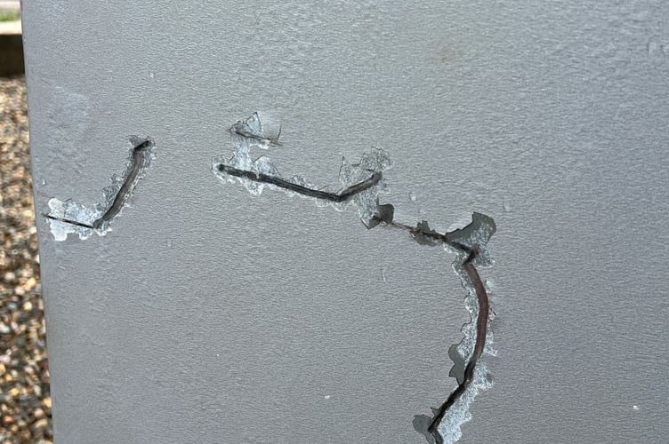 A gouge in the lighting column