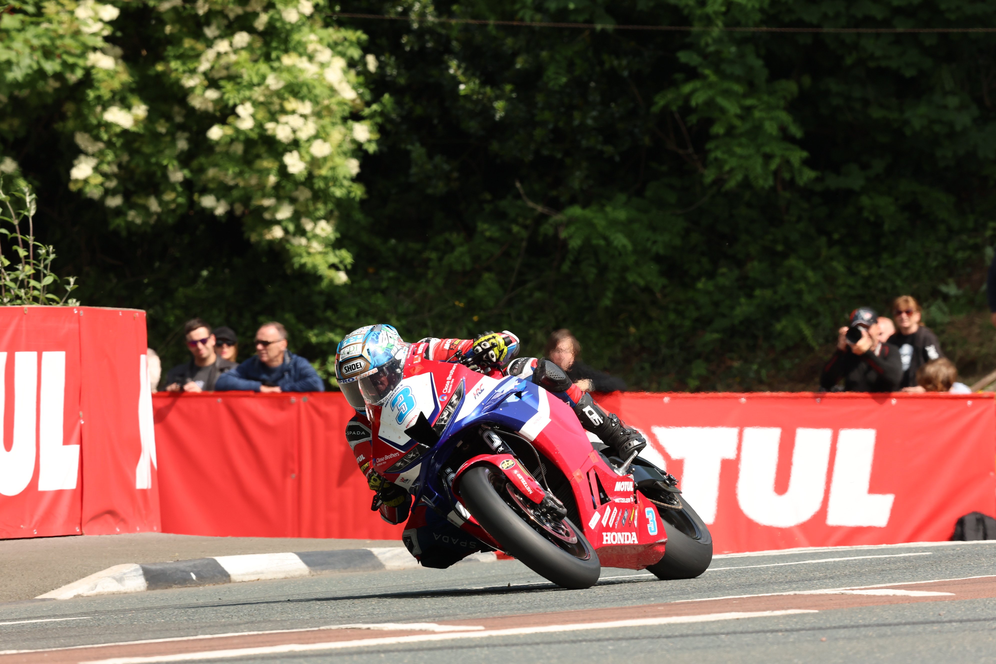Isle of Man TT 2025 LIVE Supersport race underway iomtoday.co.im