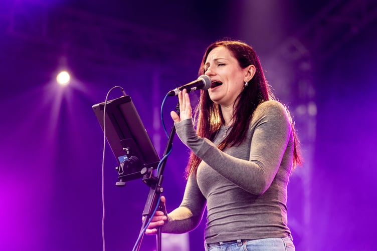 That Kelly Bird on the stage again this year