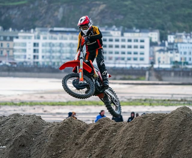 Ex-TT rider Hunt wins Douglas Beachcross