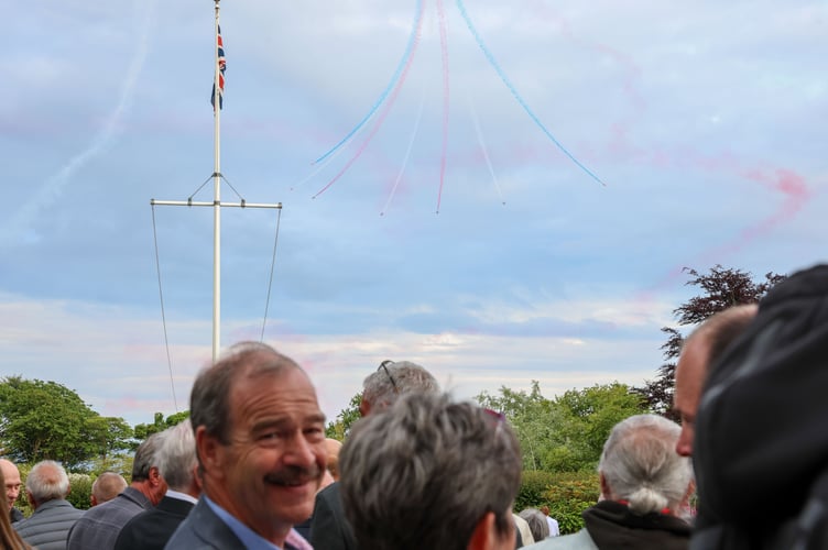 Crowds watch the Red Arrows from Government House