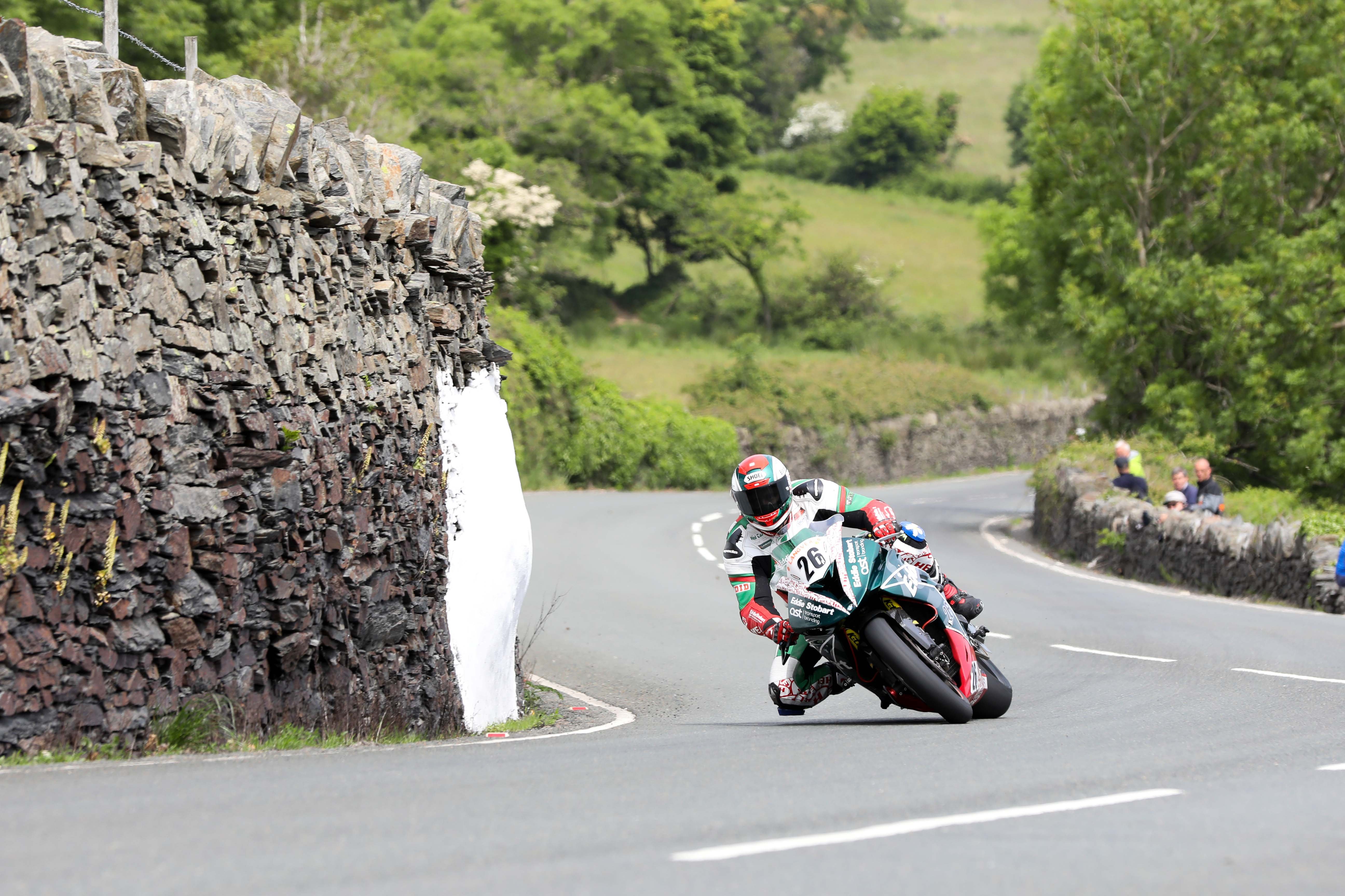 Daughter of late Isle of Man TT rider releases moving book to help ...
