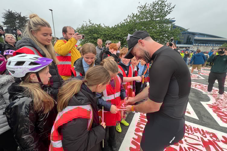 After the parade lap, Sir Mark Cavendish signed autographs for pupils