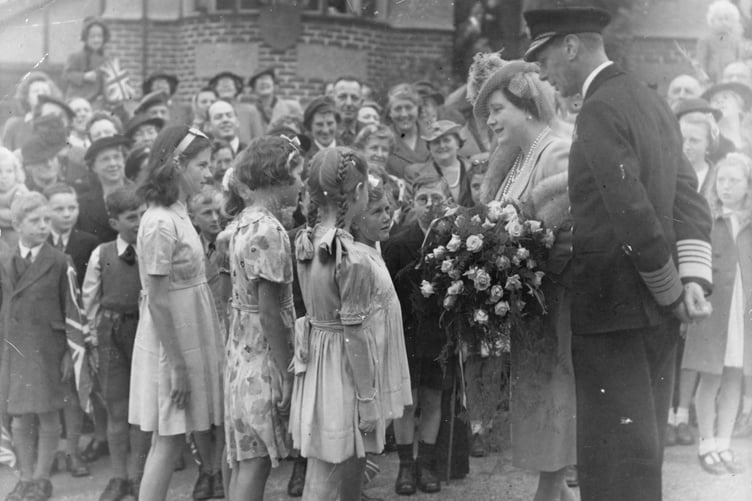 Children present bouquet of flowers to Queen Elizabeth in 1945