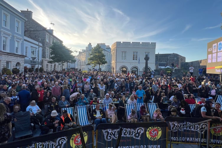 Castletown Square was packed full as racing finished on Thursday