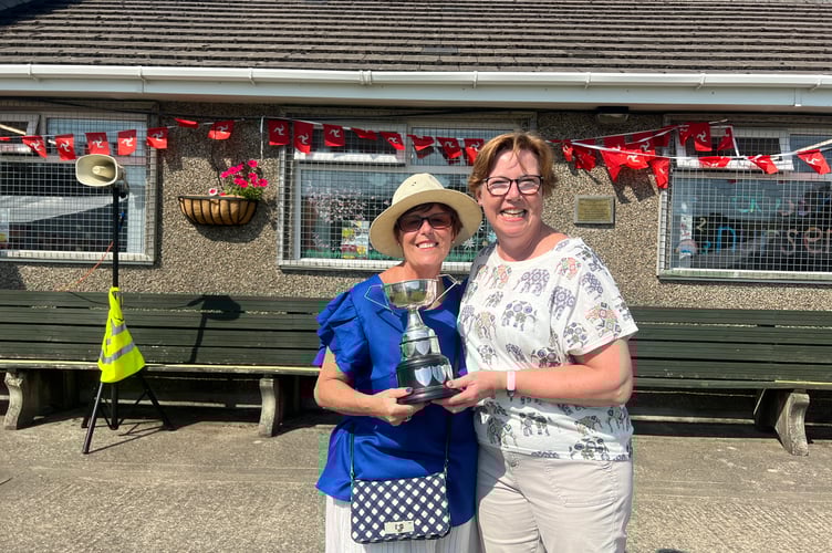 Director of the MMPF, Lorraine Quayle, picked up a trophy for her beautiful floral piece.