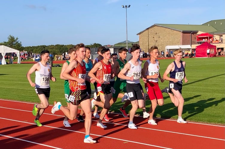 Ryan Corrin (96) and Sam Perry (103) in action during Tuesday evening's men's 1,500m (Photo: Steve Partington)