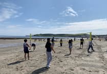 Thousands flock to Douglas beach day as the sun shines