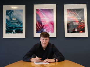 Manx goalkeeper signs for English Premier League side