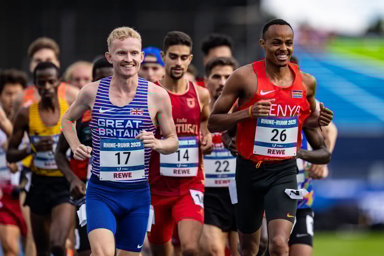 Rhine-Ruhr 2025 FISU Games | 23.07.2025 | Bochum | Lohrheidestadion | Athletics | Day 3 Evening Session (Men's 10.000m Final) | David Steven Mullarkey of United Kingdom of Great Britain and Northern Ireland, Brian Muange Musau of Kenya | © Kevin Voigt / Rhine-Ruhr 2025