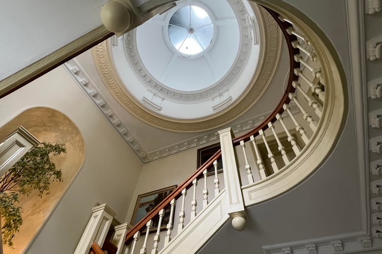 The imposing hallway roof dome