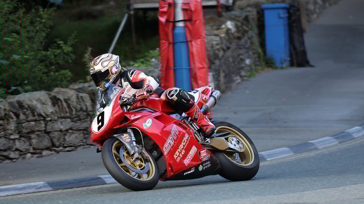Rob Hodson was the quickest on the opening night of Classic TT qualifying on the Ducati 916 (Photo: Peter Callister)