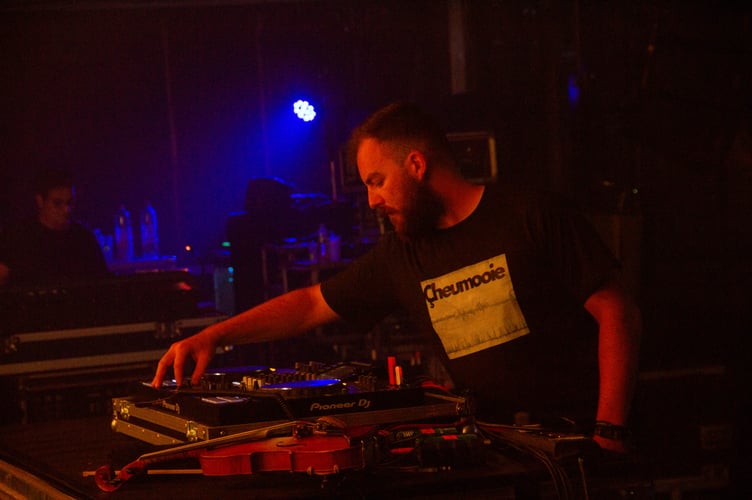 Cheumooie DJs at the Le Kleub in Brittany