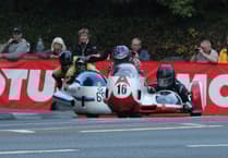 Fantastic photographs as vintage sidecars steal the show in Mountain Course parade