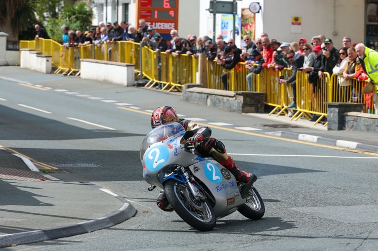 Joe Yeardsley onboard a Honda CB350 K4 by Ken Rutter Racing in the Historic Junior Classic on Friday afternoon in Parliament Square, Ramsey. Photo by Callum Staley (CJS Photography).
