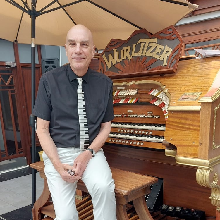 Organist Richard Cole