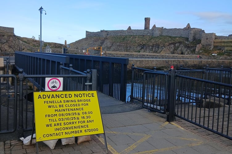Notice warning walkers that the Peel Bridge will shut for four weeks