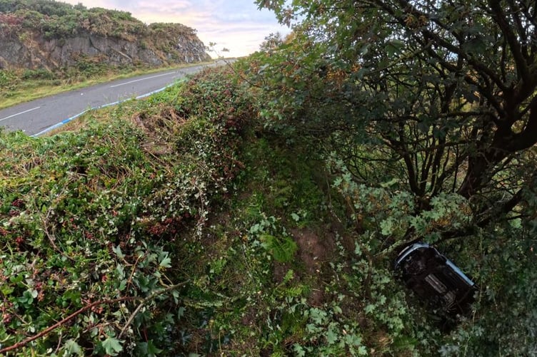 This image shows the distance between car and road on the A4