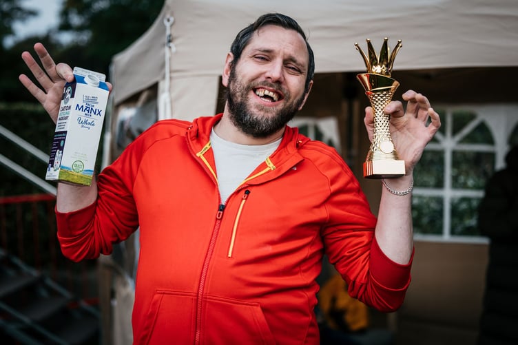 Chilli eating winner Casey Runnacles with his trophy and some local refreshment