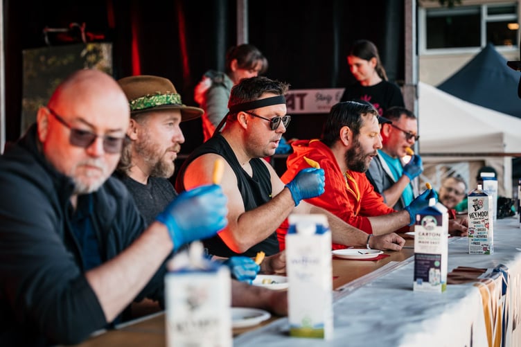 12 brave contestants tested themselves in the ultimate challenge, the EVF Chilli Eating Competition