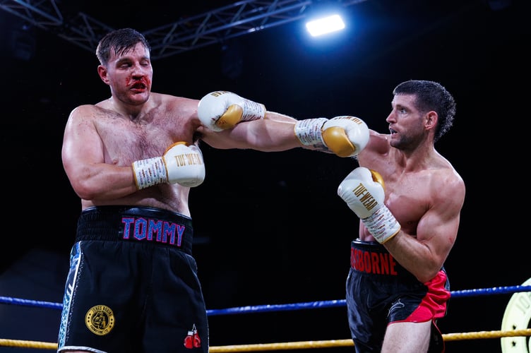 A stiff right hand left King with a bloodied nose, and from that point Osborne's confidence visibly ebbed (Photo: www.mindenwoodphotography.co.uk)