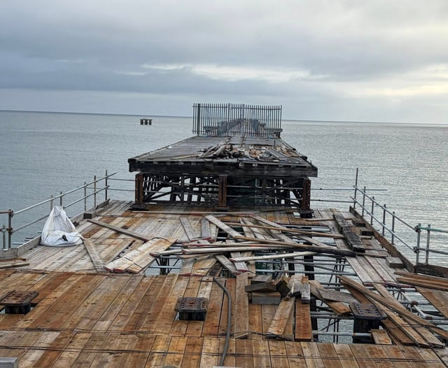 Pier volunteers tidy up after Storm Amy 