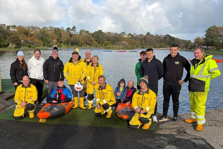 Trainee police constables from the Isle of Man Constabulary have completed a 40-mile kayaking challenge at Mooragh Park Lake