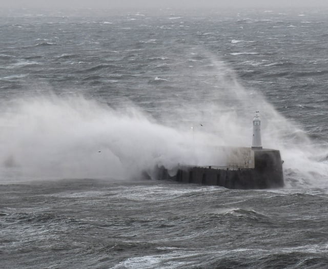 Met Office issues amber alert with strong winds and waves expected