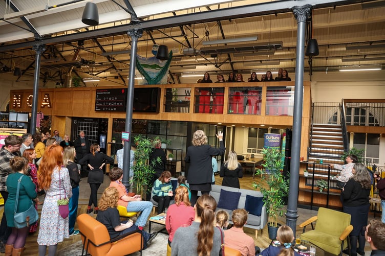 Skeealyn Vannin give a surprise performance