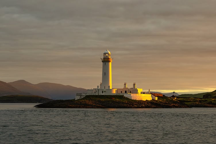 'First Light' by Martin Sanderson won best colour digital image