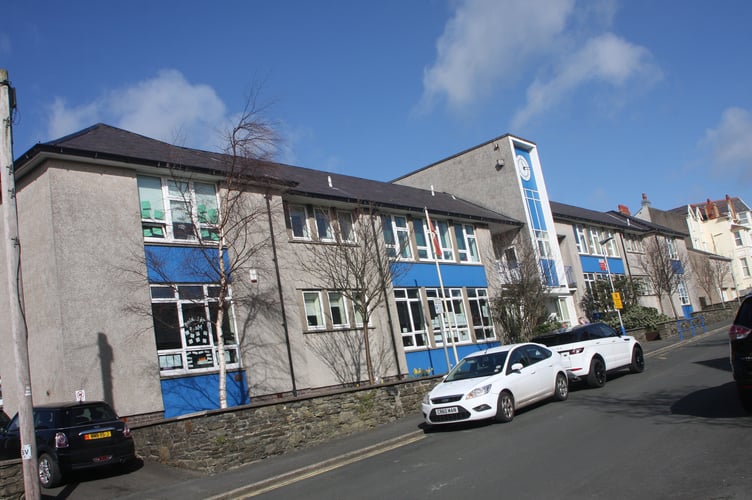 Scoill yn Jubilee Juniors School on Murrays Road, Douglas 