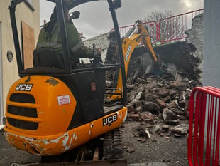'No warnings' raised by experts before churchyard wall collapse