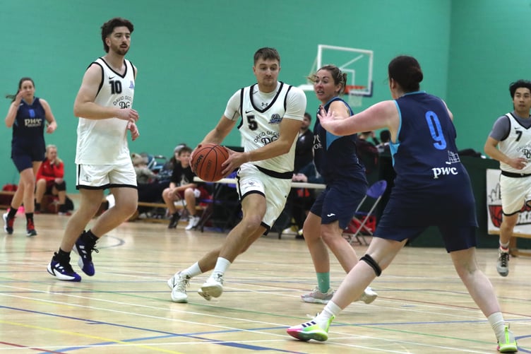DGU Jets' Jake Glover drives to the basket as Hoops' Dannielle Murphy and Mairi Harrison (No.9) shift to close the lane during their Senior League clash last week (Photo: Martin Dunne)