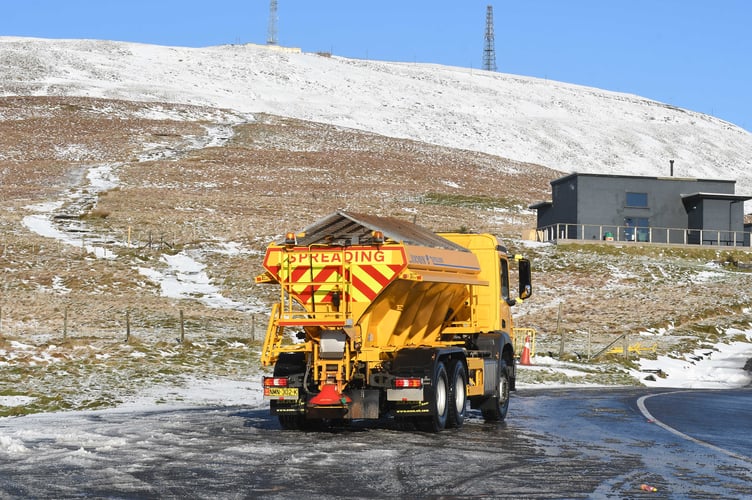 The DoI has confirmed that winter maintenance teams are gritting several key routes this afternoon (Tuesday)